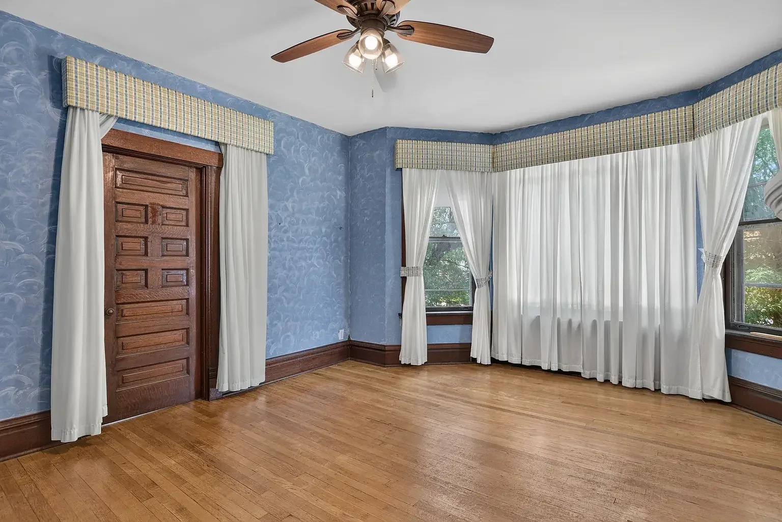 1881 Victorian House Ottawa Illinois - 25 - bedroom.webp