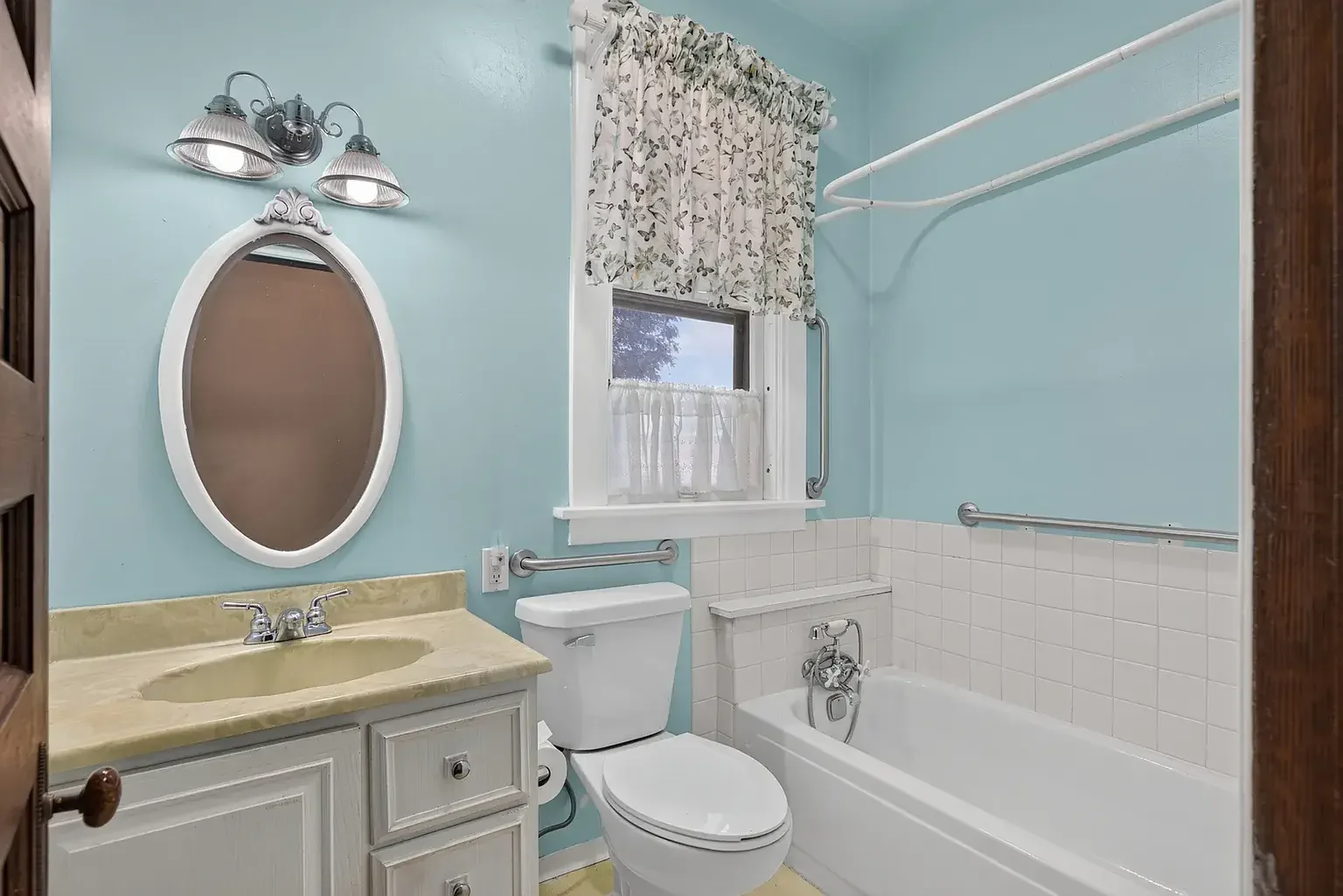 1881 Victorian House Ottawa Illinois - 26 - bathroom.webp