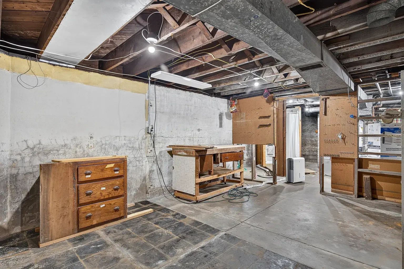 1881 Victorian House Ottawa Illinois - 33 - basement.webp
