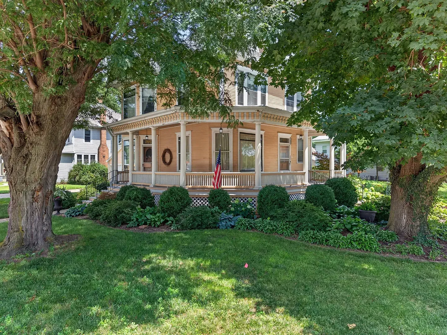 1881 Victorian House Ottawa Illinois - 39 - garden.webp