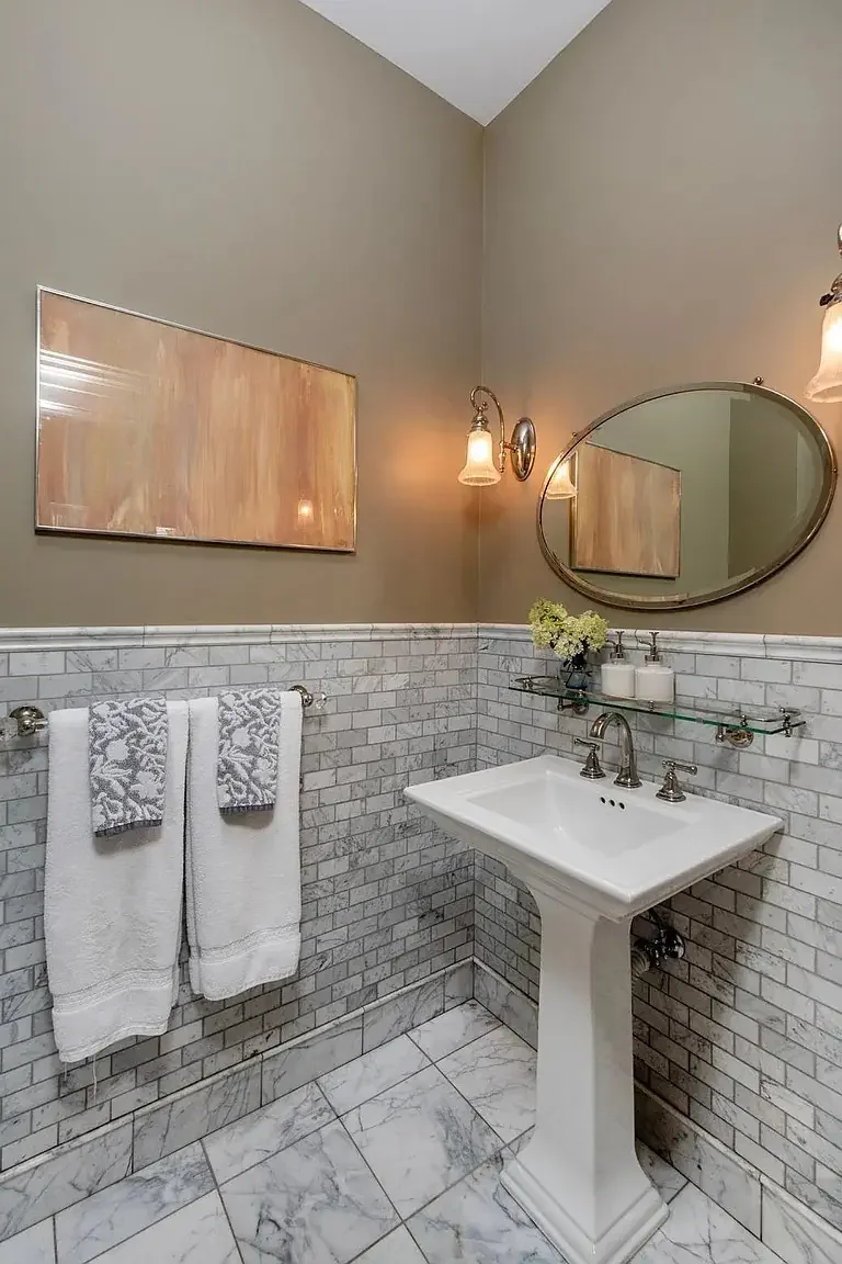 1890 Tudor Revival house Saint Paul Minnesota - 36 - bathroom.webp