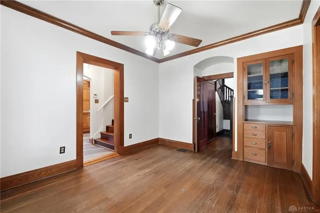 1907 English Tudor Revival house Dayton Ohio - 20 - room.webp