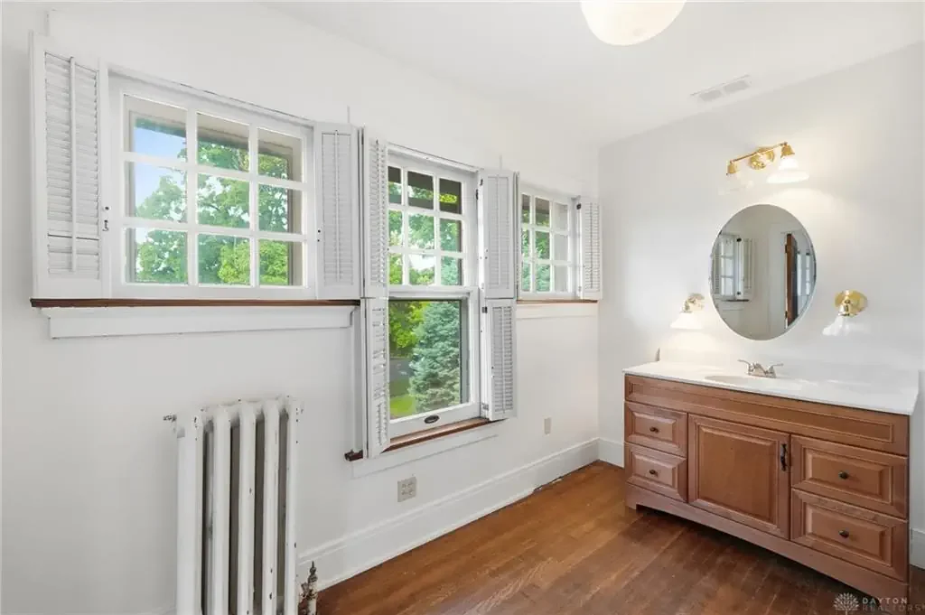 1907 English Tudor Revival house Dayton Ohio - 40 - bathroom.webp