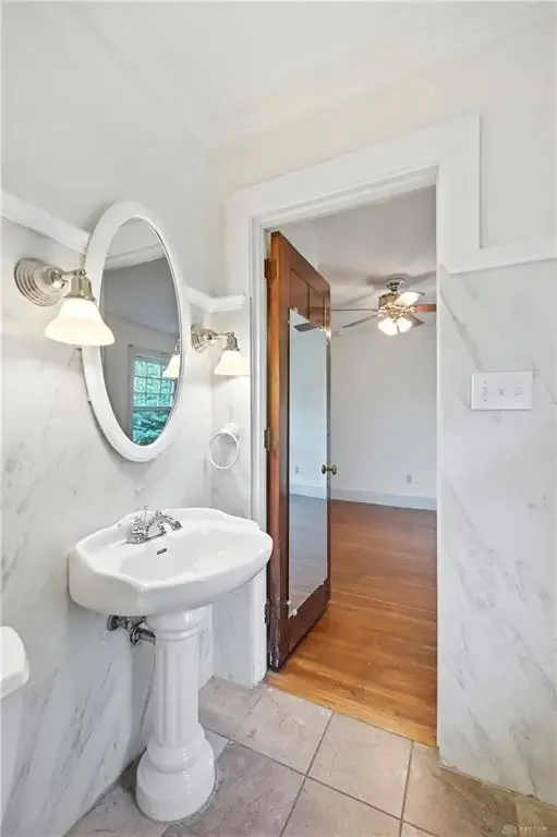 1907 English Tudor Revival house Dayton Ohio - 48 - bathroom.webp