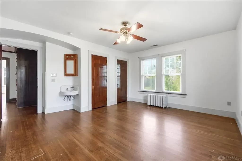 1907 English Tudor Revival house Dayton Ohio - 56 - bedroom.webp