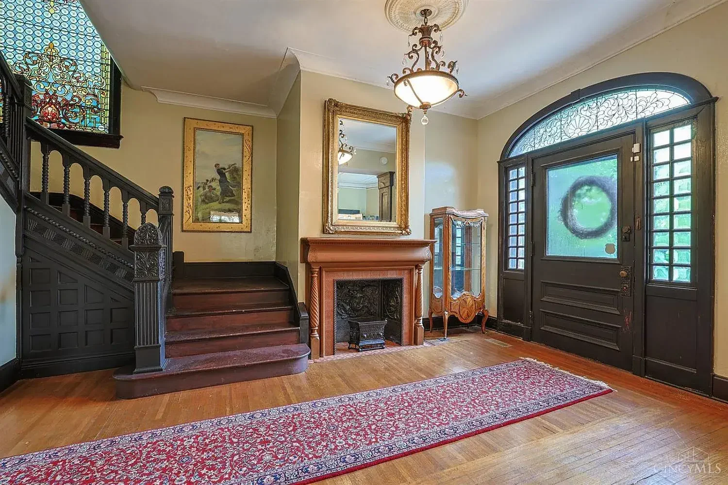 1900 Victorian house Cincinnati Ohio - 6 - foyer.webp