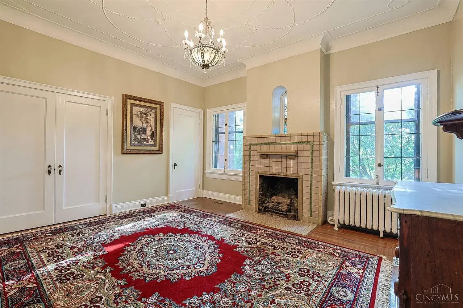 1900 Victorian house Cincinnati Ohio - 12 - room.webp