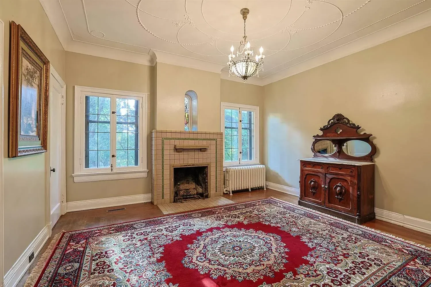 1900 Victorian house Cincinnati Ohio - 11 - room.webp