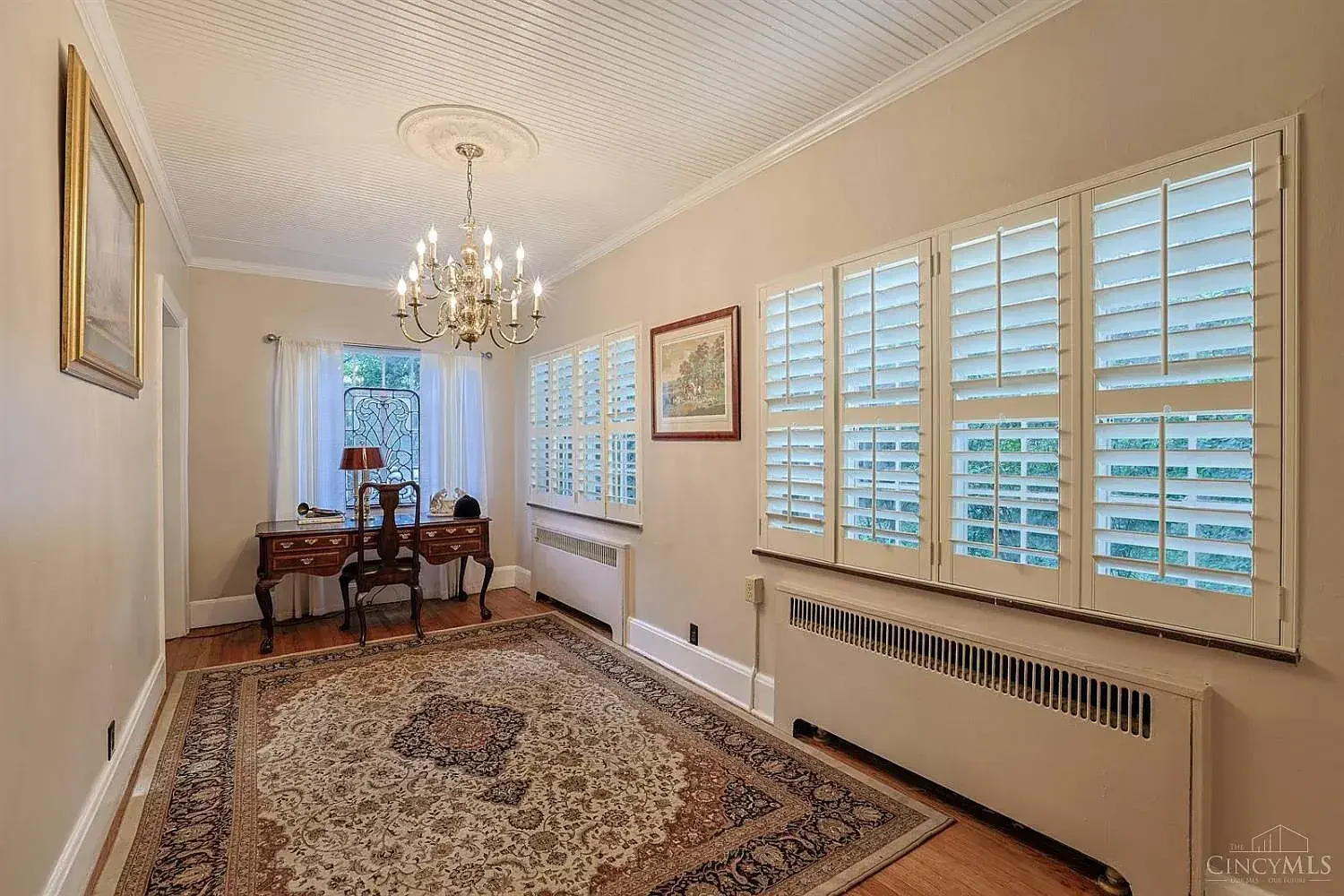1900 Victorian house Cincinnati Ohio - 17 - hallway.webp