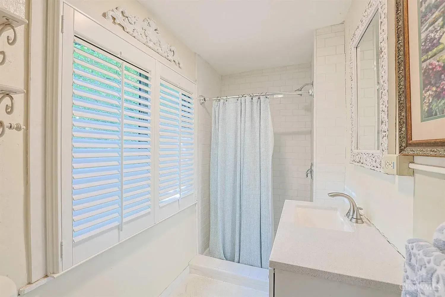 1900 Victorian house Cincinnati Ohio - 21 - bathroom.webp