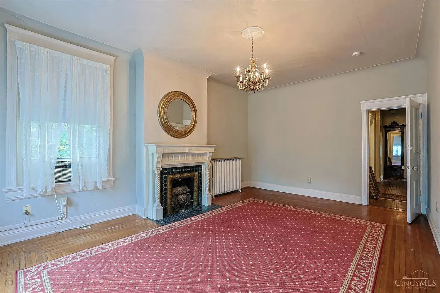 1900 Victorian house Cincinnati Ohio - 23 - bedroom.webp