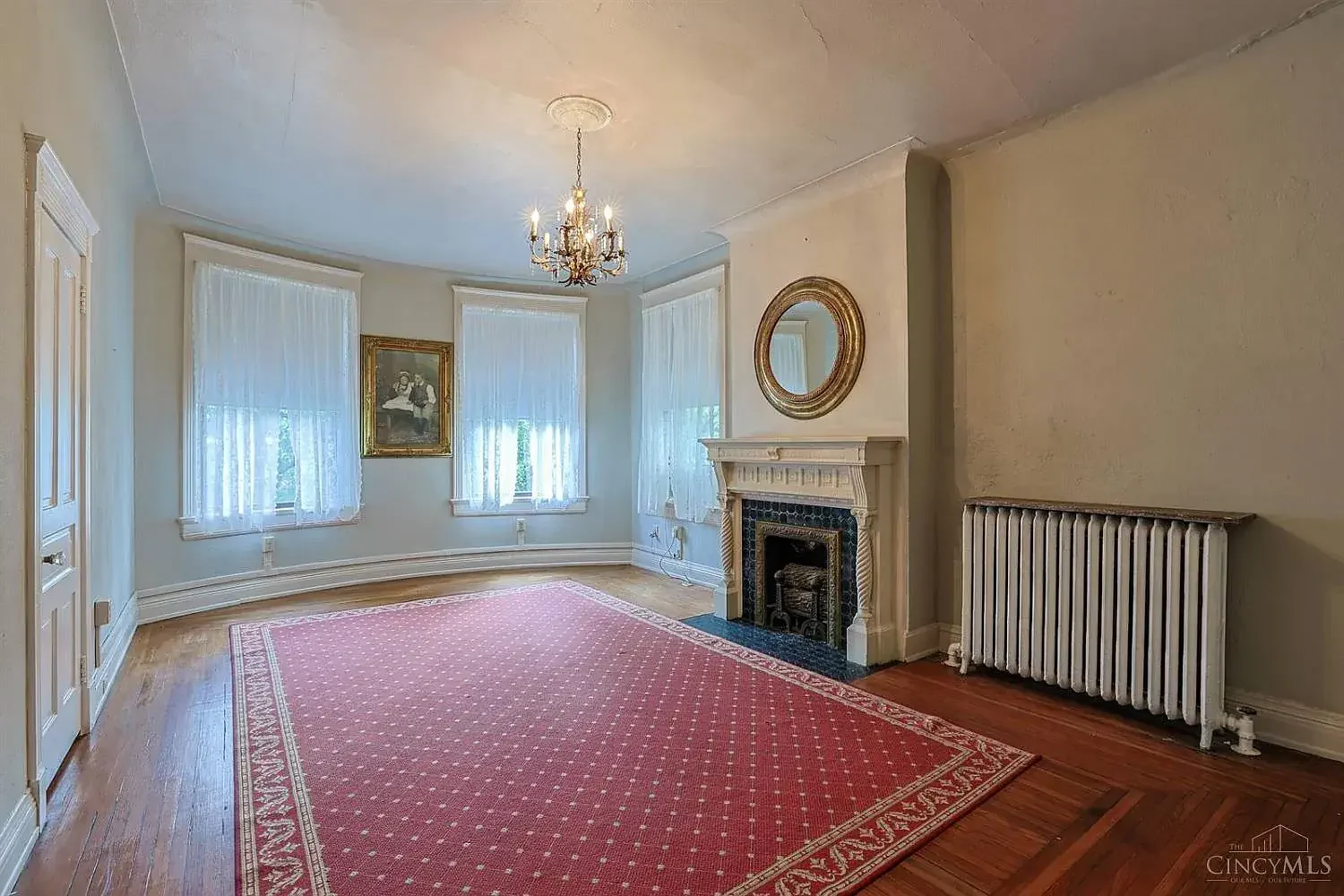 1900 Victorian house Cincinnati Ohio - 22 - bedroom.webp