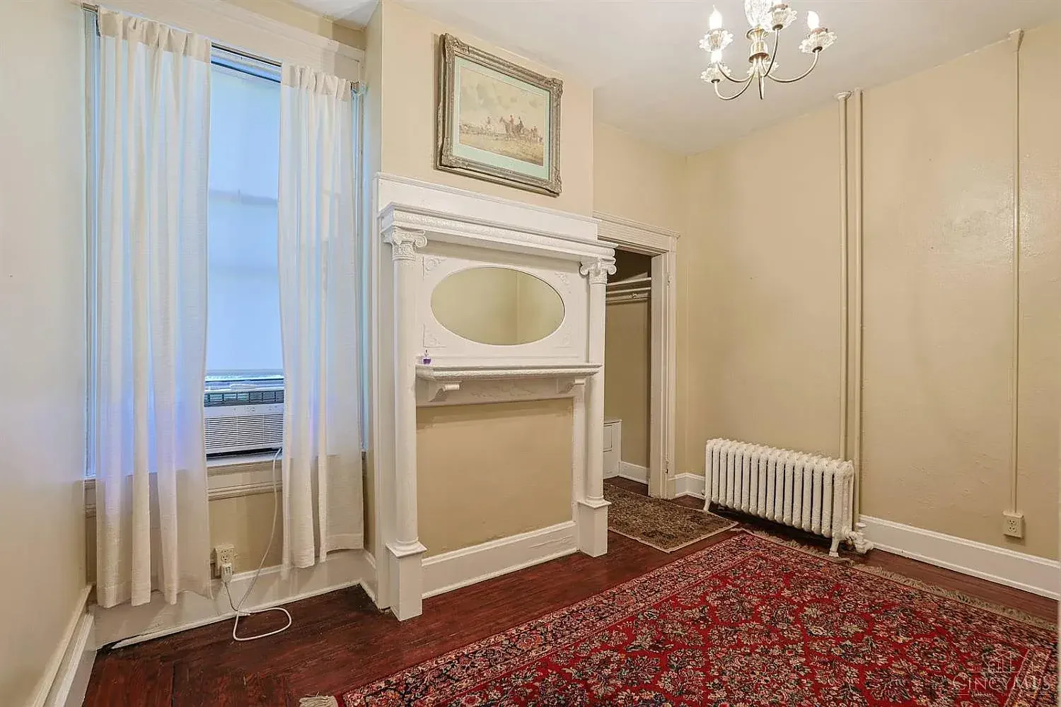 1900 Victorian house Cincinnati Ohio - 25 - wardrobe.webp
