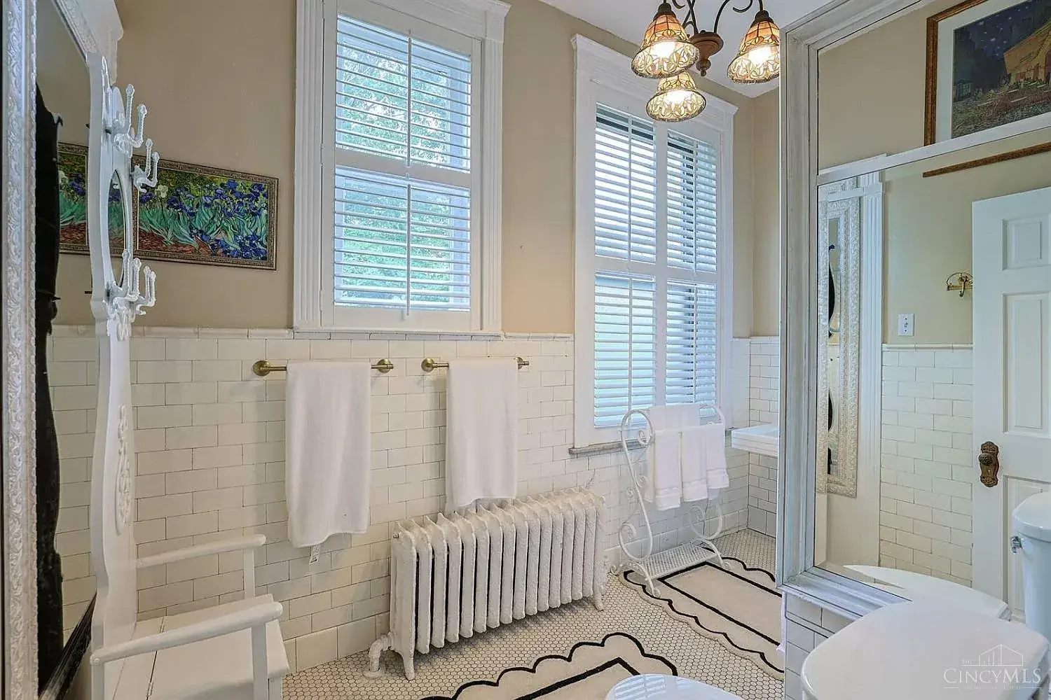 1900 Victorian house Cincinnati Ohio - 34 - bathroom.webp