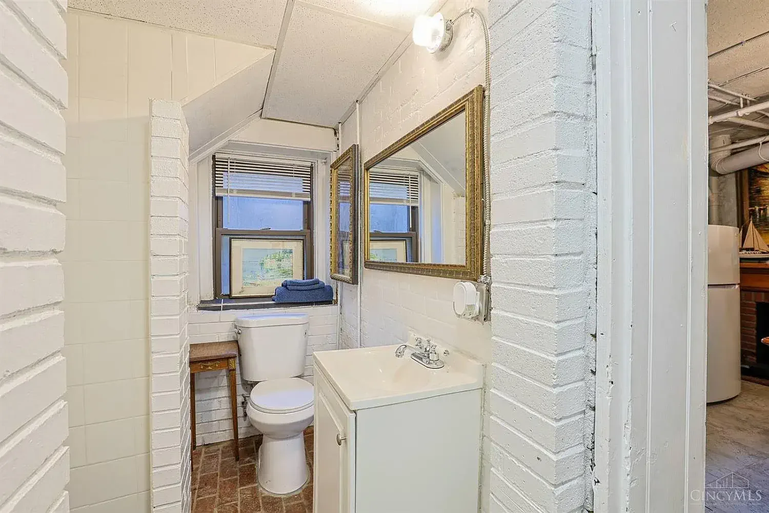 1900 Victorian house Cincinnati Ohio - 35 - bathroom.webp