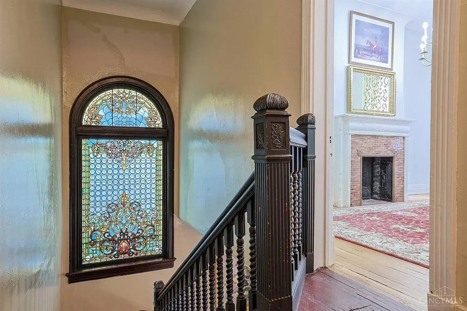 1900 Victorian house Cincinnati Ohio - 38 - glasses.webp