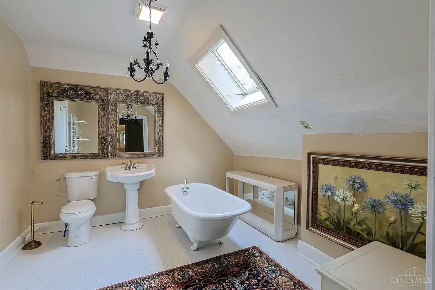 1900 Victorian house Cincinnati Ohio - 44 - bathroom.webp