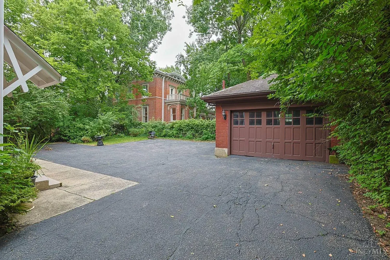 1900 Victorian house Cincinnati Ohio - 46 - garage.webp