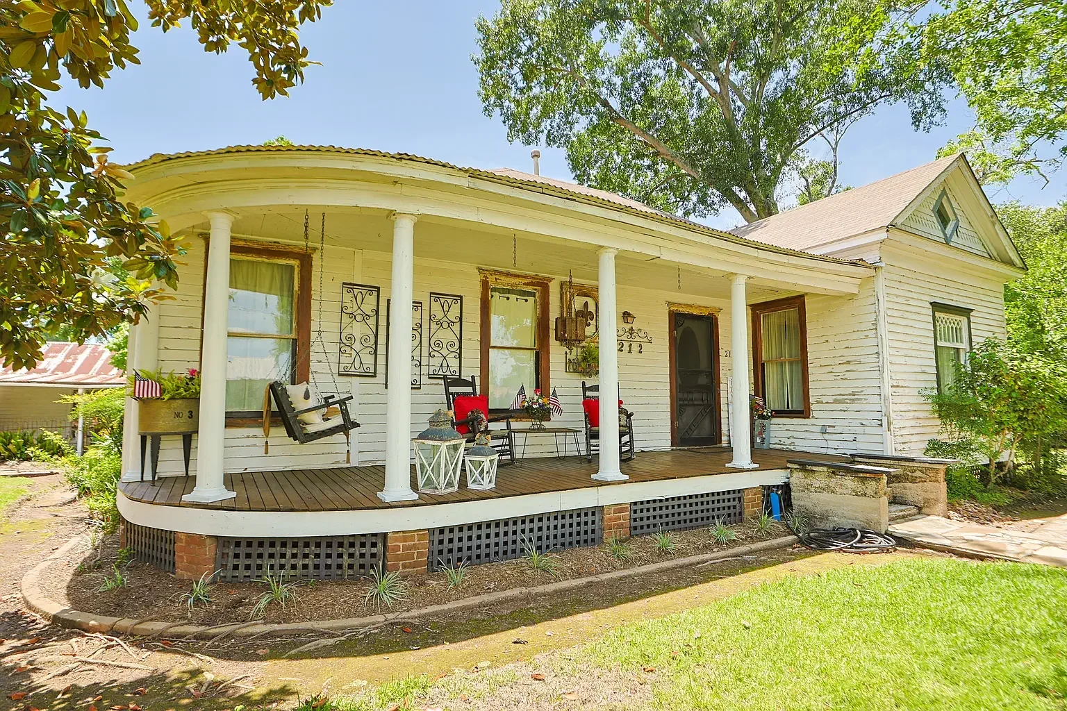 1907 Folk Victorian house in Tomball, Texas - $475k