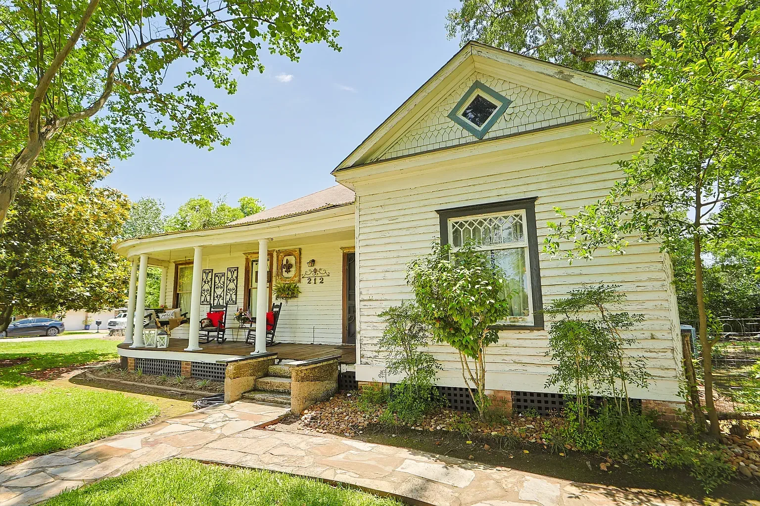 1907 Folk Victorian house Tomball Texas - 6 - front view.webp