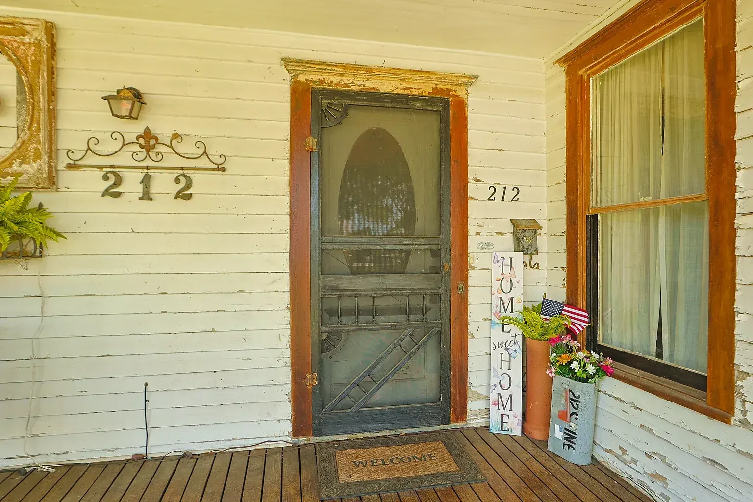 1907 Folk Victorian house Tomball Texas - 7 - front door.webp