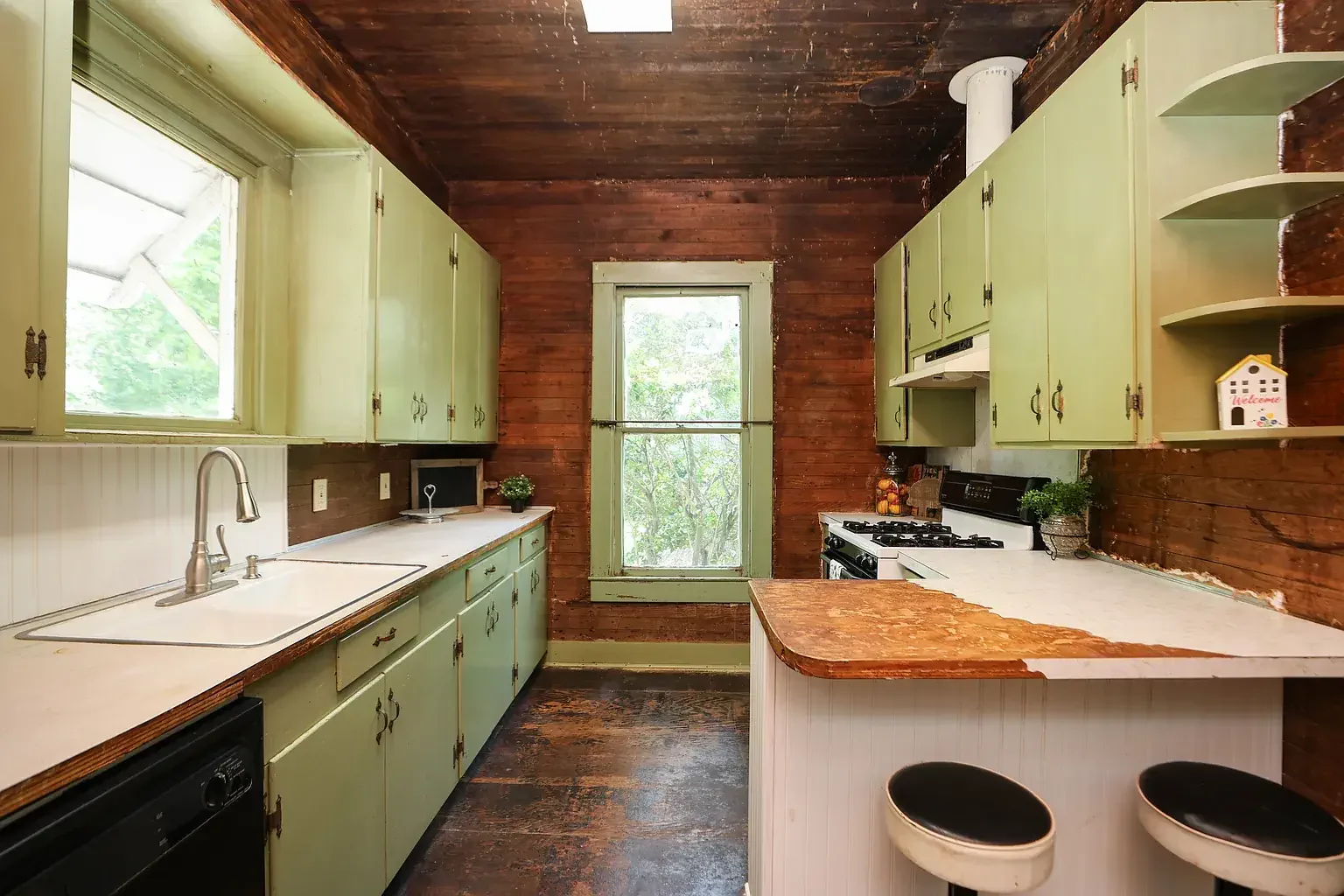 1907 Folk Victorian house Tomball Texas - 16 - kitchen.webp