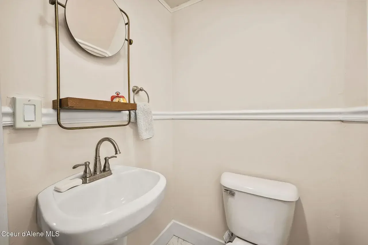 1940 English Cottage Bonners Ferry Idaho - 23 - bathroom.webp