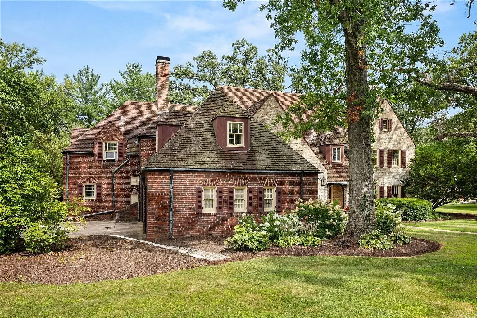 1930 Tudor Revival house Peru Illinois - 3 - side view.webp