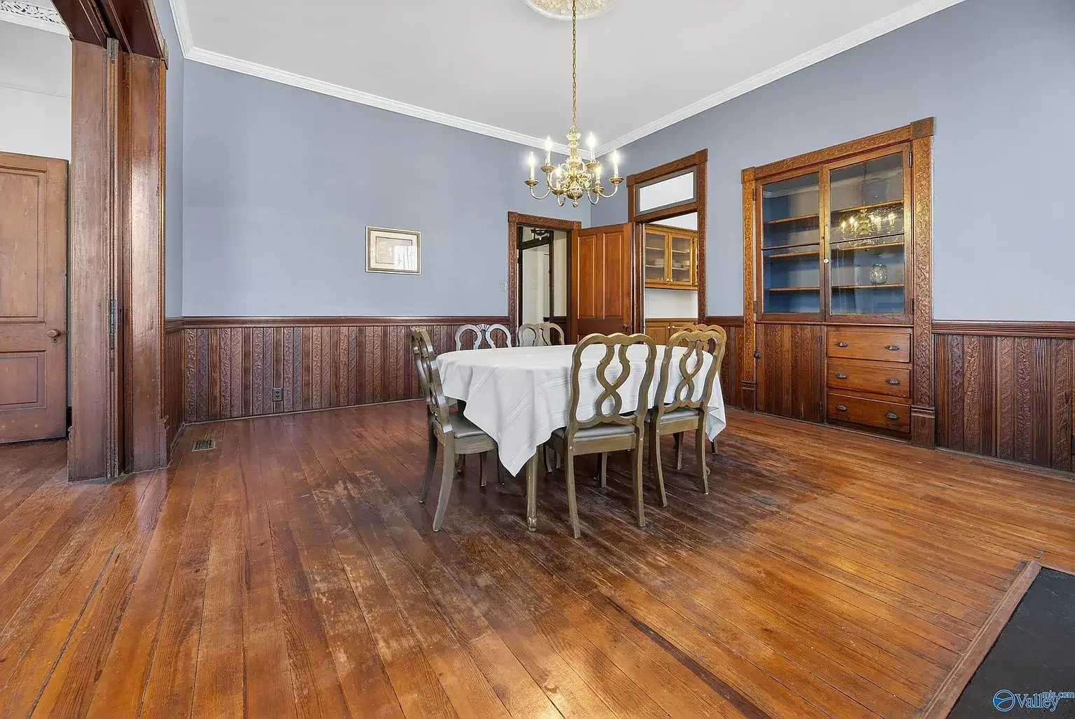 1890 Victorian house Piedmont Alabama 2026- 11 - dining room.webp