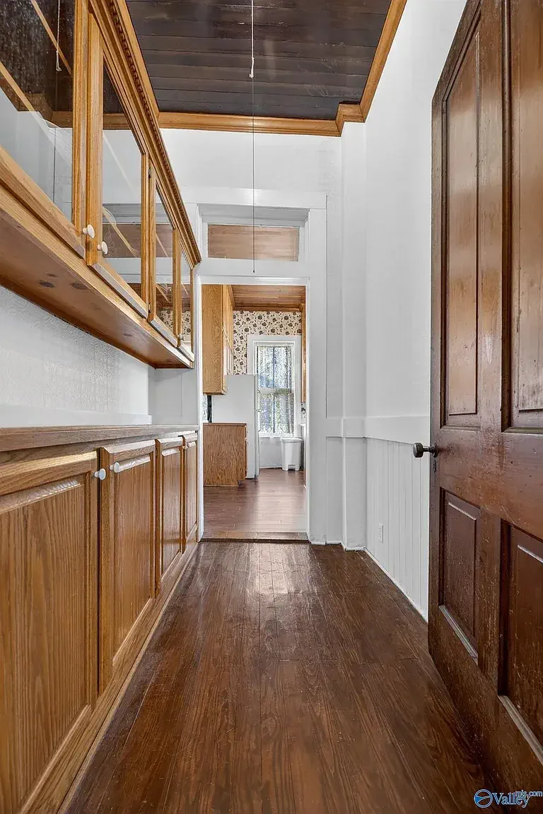 1890 Victorian house Piedmont Alabama 2026- 13 - hallway.webp