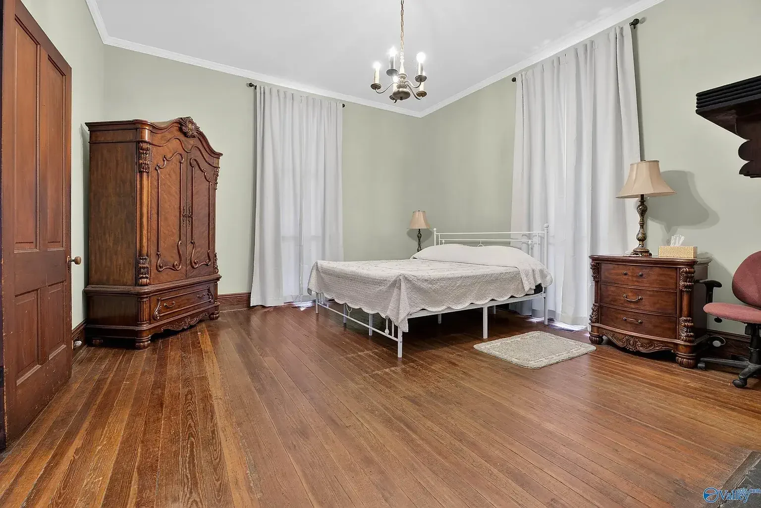 1890 Victorian house Piedmont Alabama 2026- 21 - bedroom.webp