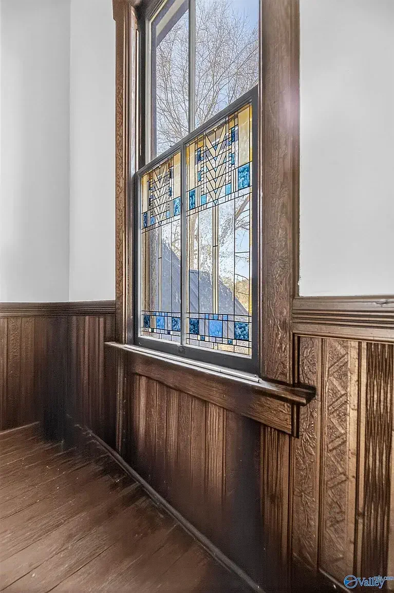 1890 Victorian house Piedmont Alabama 2026- 28 - windows.webp
