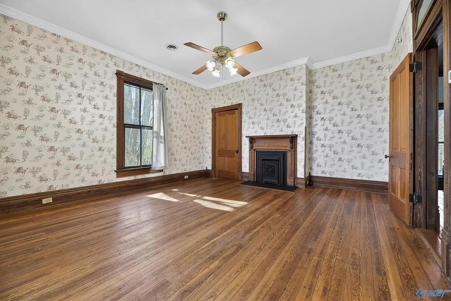 1890 Victorian house Piedmont Alabama 2026- 32 - bedroom.webp