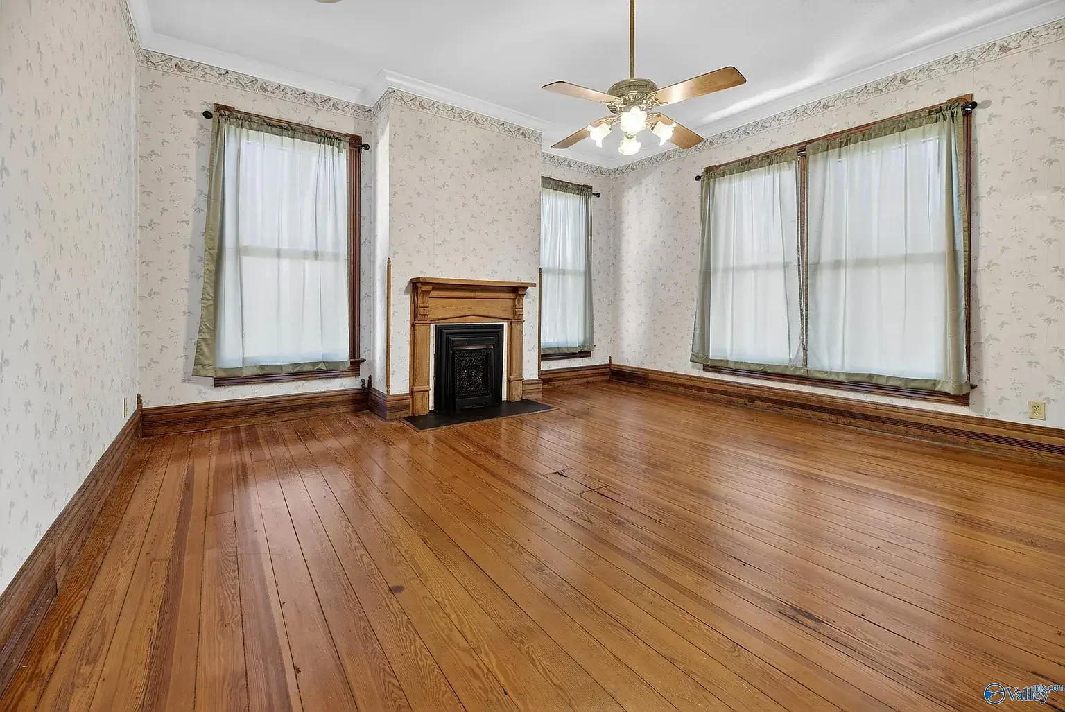 1890 Victorian house Piedmont Alabama 2026- 34 - bedroom.webp