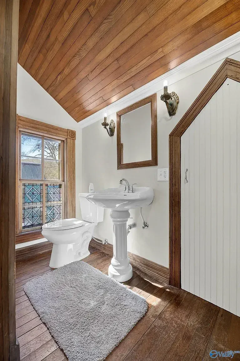 1890 Victorian house Piedmont Alabama 2026- 37 - bathroom.webp