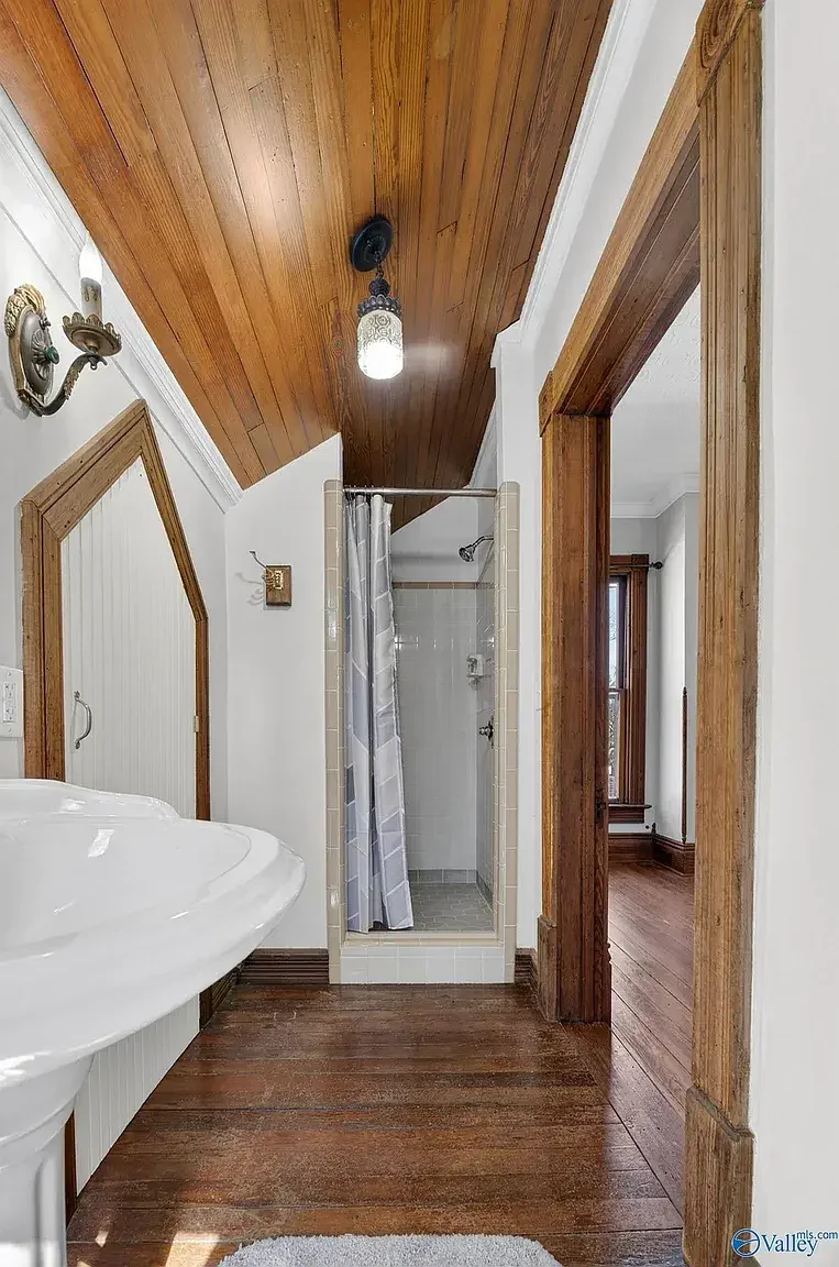 1890 Victorian house Piedmont Alabama 2026- 38 - bathroom.webp