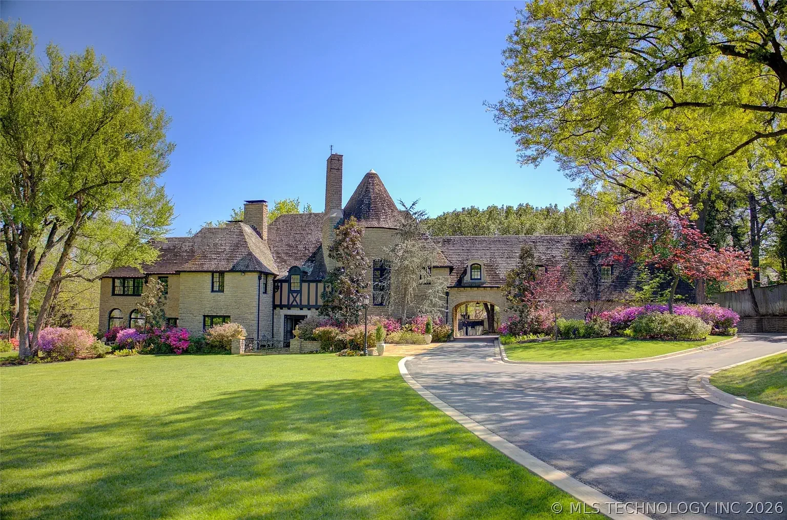 The Greiss Mansion 1931 French Normandy Tulsa Oklahoma - 1 - front view.webp