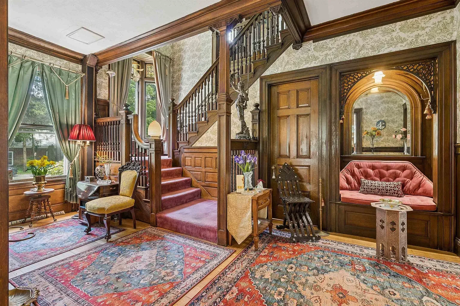 1897 Victorian house Springfield Vermont - 8 - staircase.webp