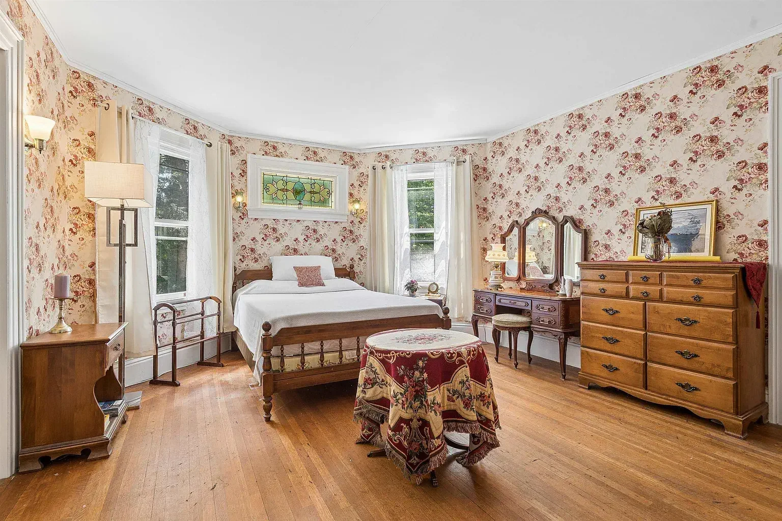 1897 Victorian house Springfield Vermont - 28 - bedroom.webp