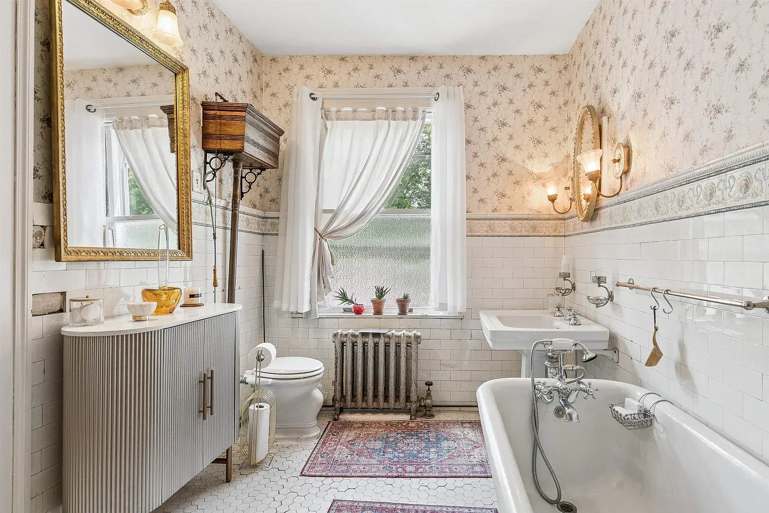 1897 Victorian house Springfield Vermont - 29 - bathroom.webp