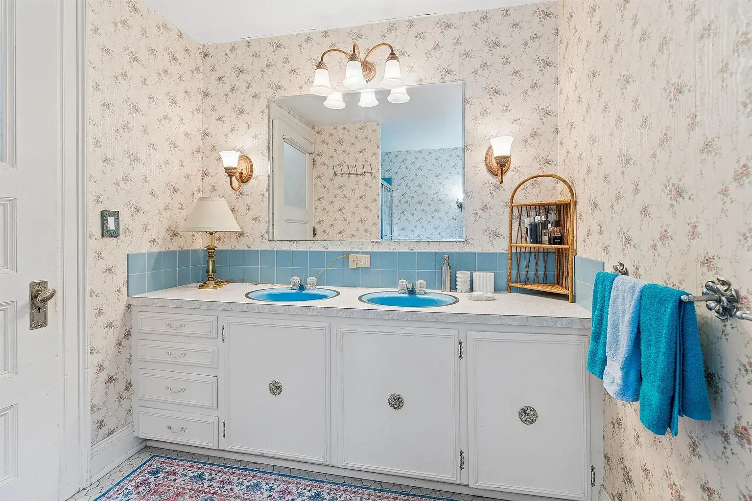 1897 Victorian house Springfield Vermont - 31 - bathroom.webp
