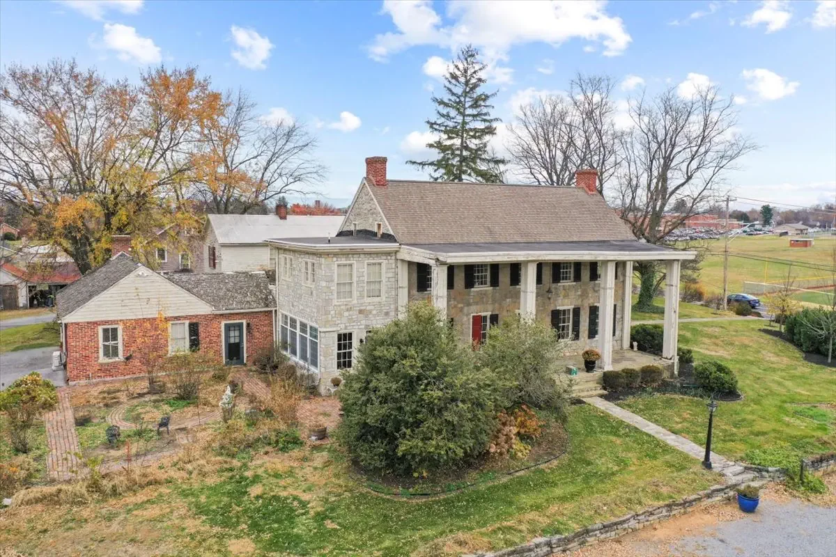 The Mitchell-Shook House, 1783 Federal style in Greencastle, Pennsylvania - $750k