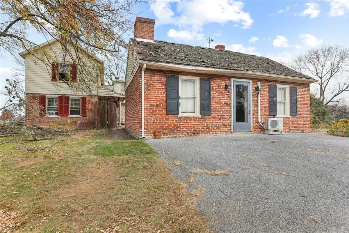 The Mitchell Shook House 1783 Federal style Greencastle Pennsylvania (28).webp