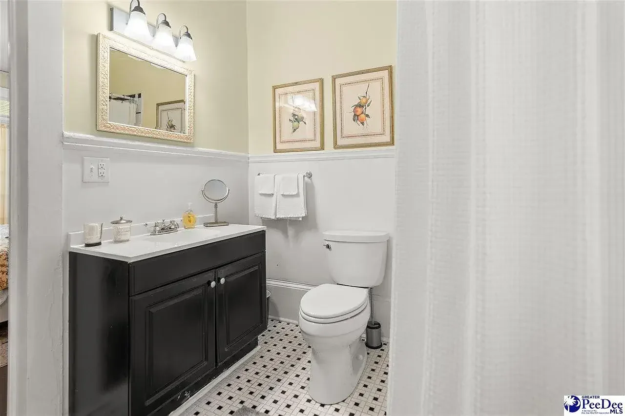 Oak Manor Inn 1892 Colonial Revival Hartsville South Carolina - 19 - bathroom.webp