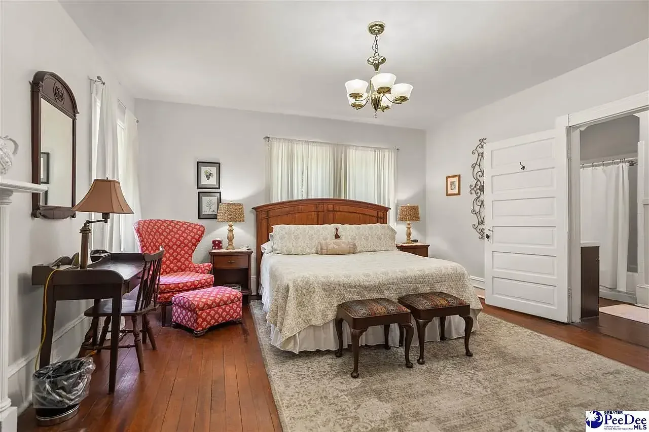 Oak Manor Inn 1892 Colonial Revival Hartsville South Carolina - 24 - bedroom.webp