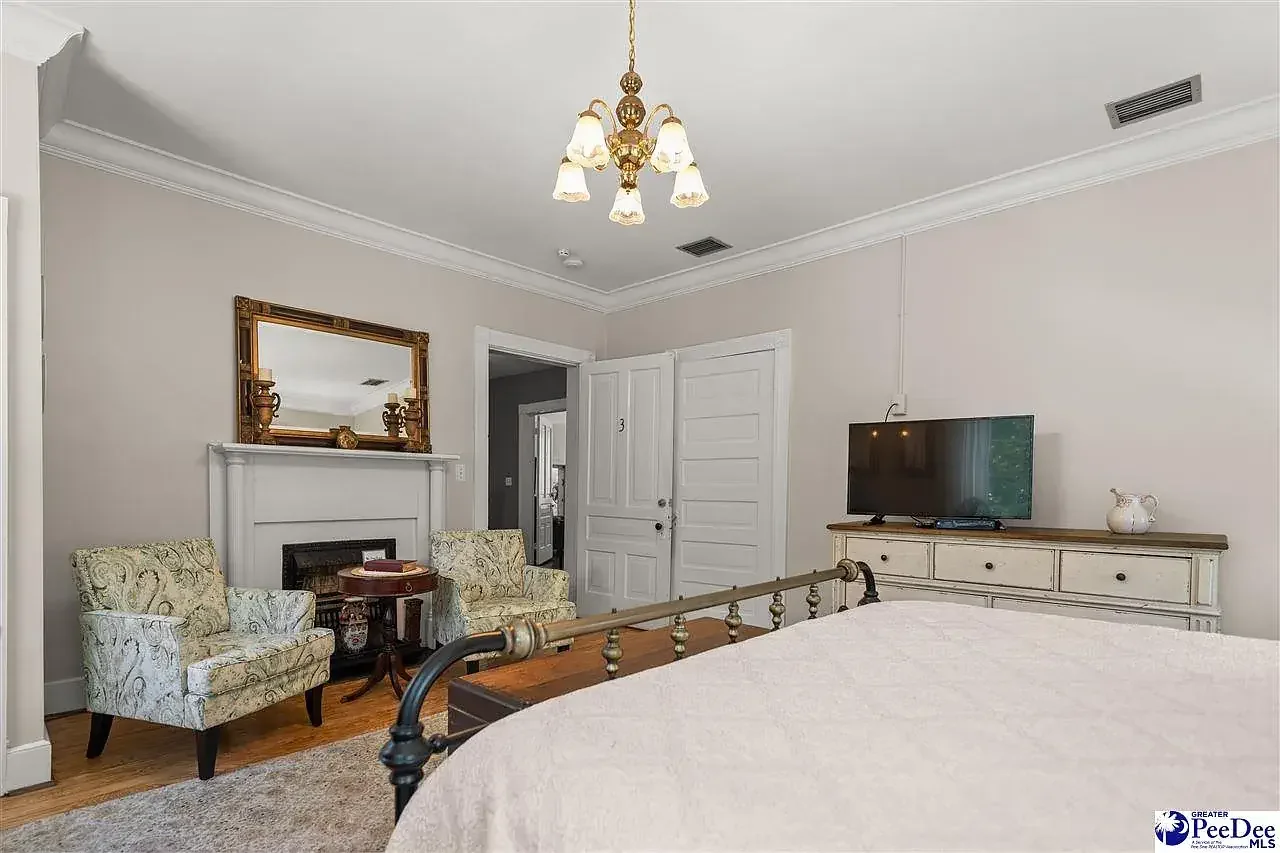 Oak Manor Inn 1892 Colonial Revival Hartsville South Carolina - 29 - bedroom.webp