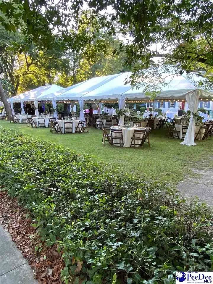 Oak Manor Inn 1892 Colonial Revival Hartsville South Carolina - 49 - garden.webp