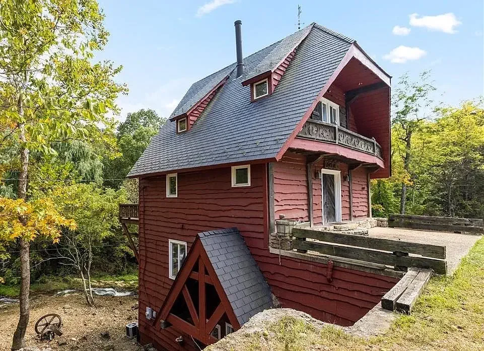 Moffatts Creek Mill 1870 Converted Mill Raphine Virginia - 2 - front view.webp