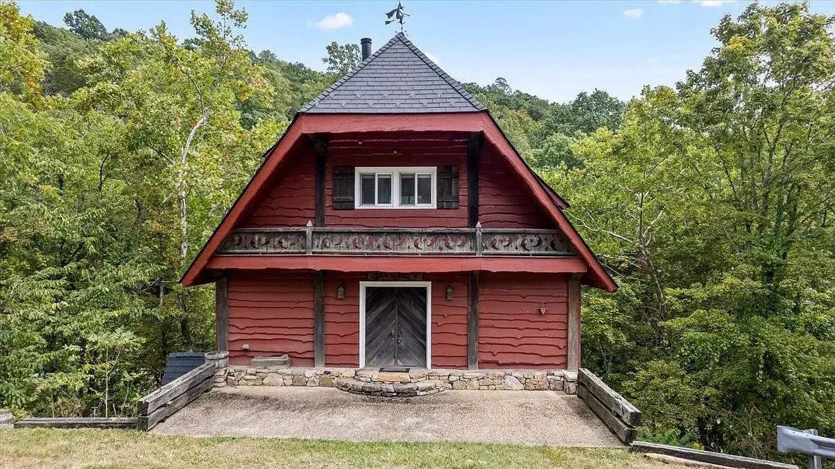 Moffatts Creek Mill 1870 Converted Mill Raphine Virginia - 3 - front view.webp