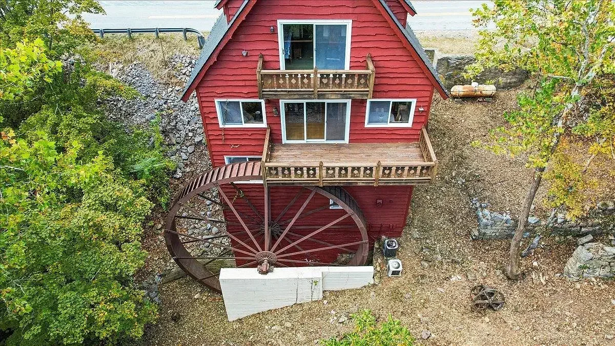 Moffatts Creek Mill 1870 Converted Mill Raphine Virginia - 8 - back view.webp